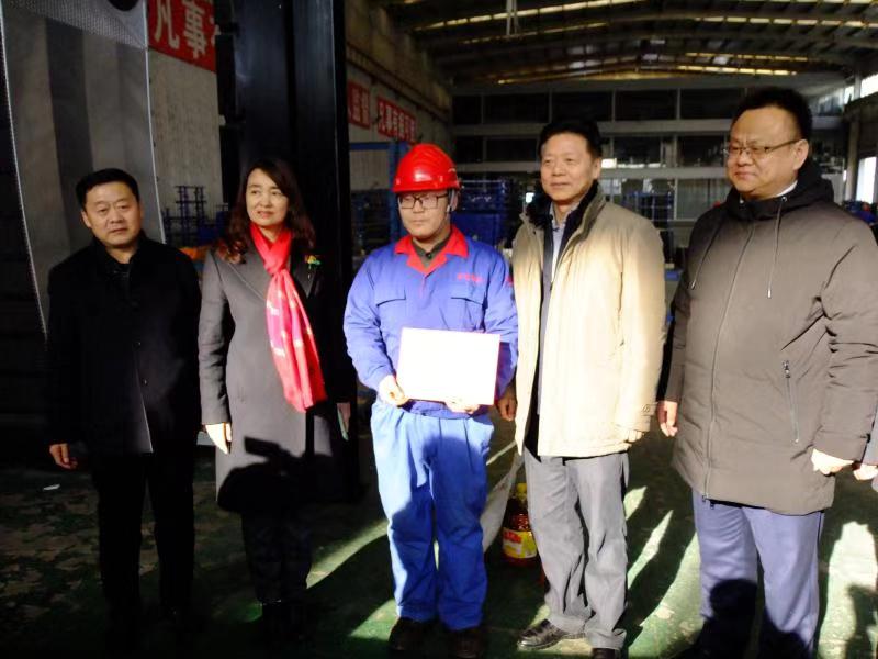 济南市总工会常务副主席傅金峰到宏达集团走访慰问