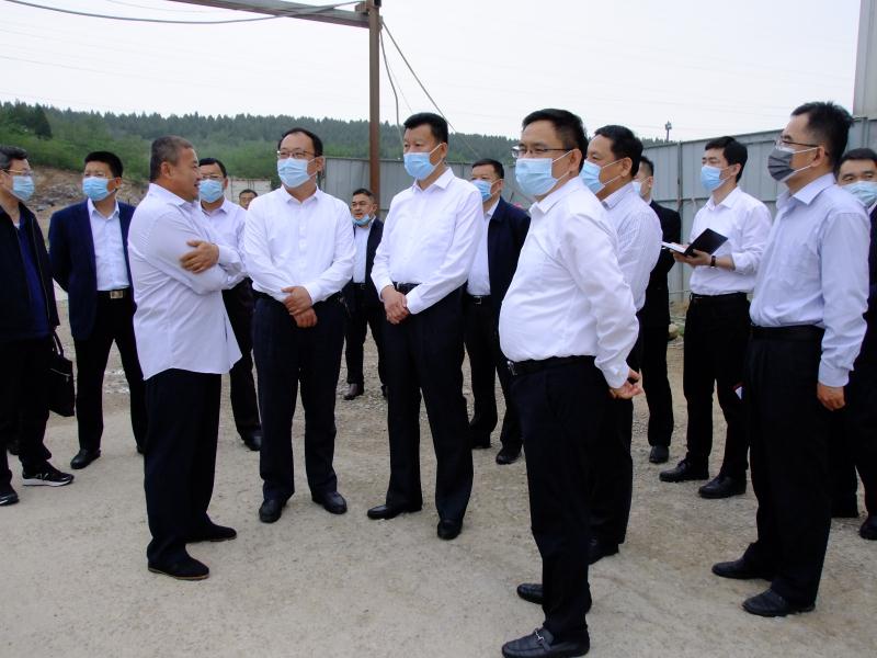 抓住项目不放松---王勤光到宏达集团调研重点项目情况